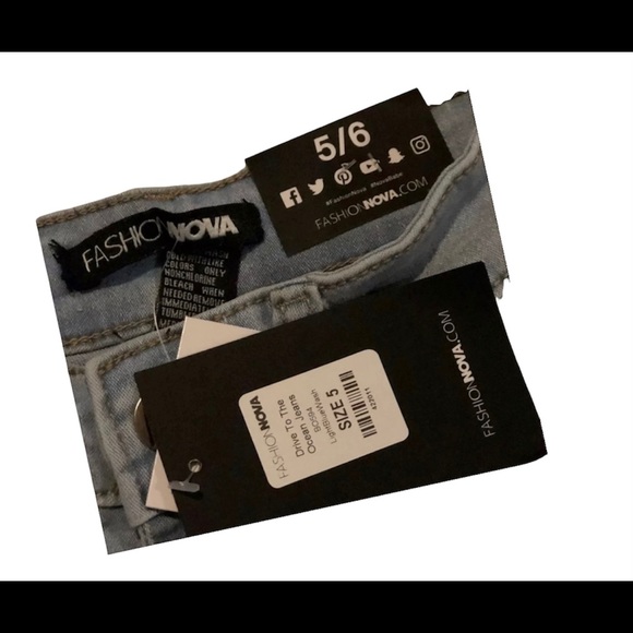 Fashion Nova Drive to the Ocean Jeans - Picture 3 of 3